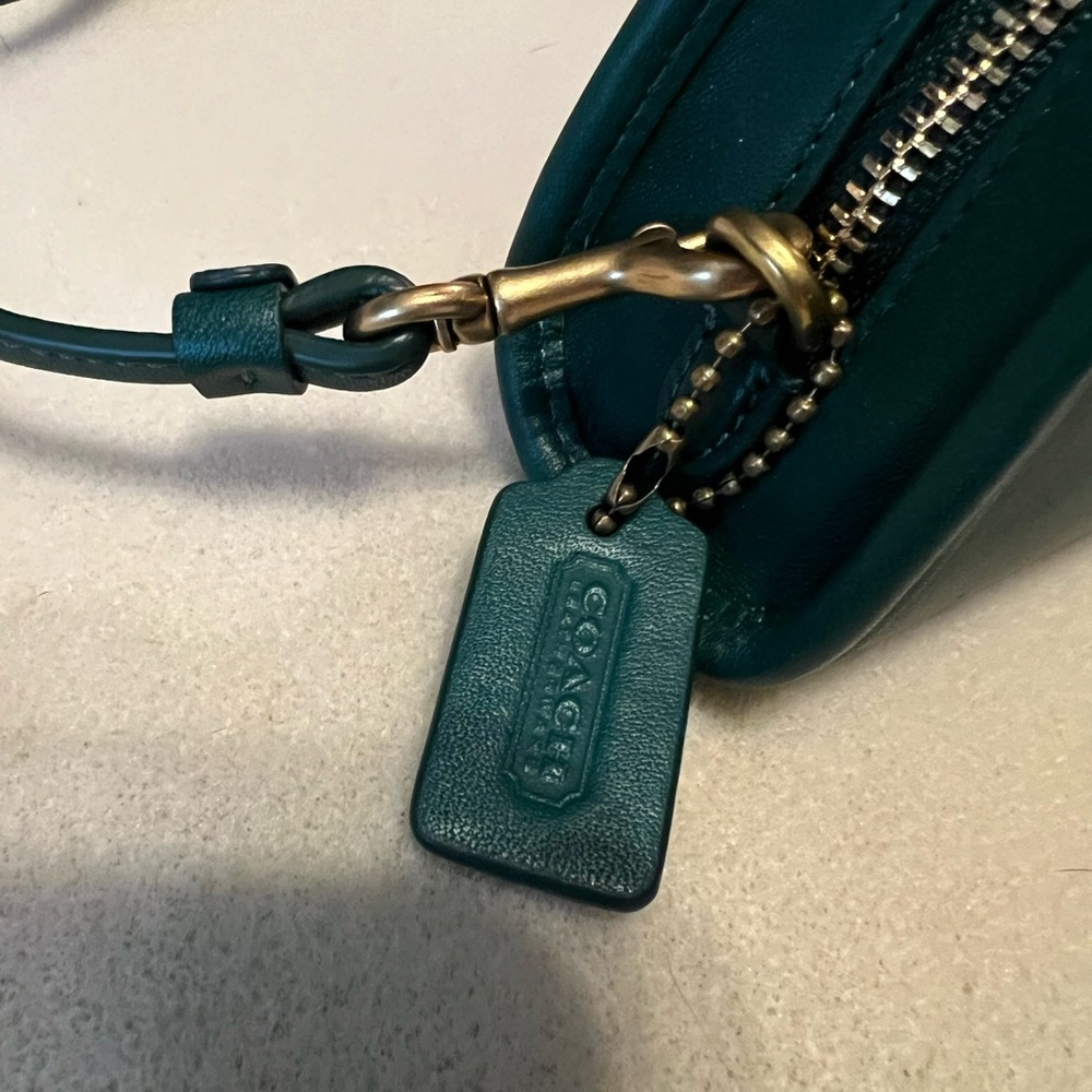 NWT Coach Half Moon Coin Case in Emerald Green - Picture 2 of 16